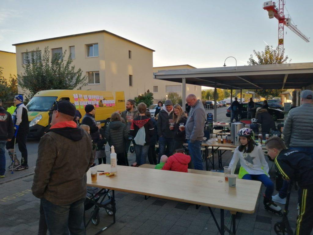 Mit Anlässen direkt vor Ort – wie hier in der Siedlung Grienmatt – stärkt die Firma ITOBA das WIR-Gefühl.